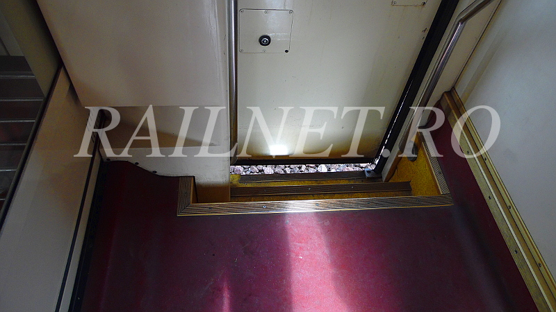 Usa nu se "pupa" cu restul cutiei.JPG (218.13 KiB) Vizualizat de 11375 ori Usa nu se "pupa" cu restul cutiei.JPG