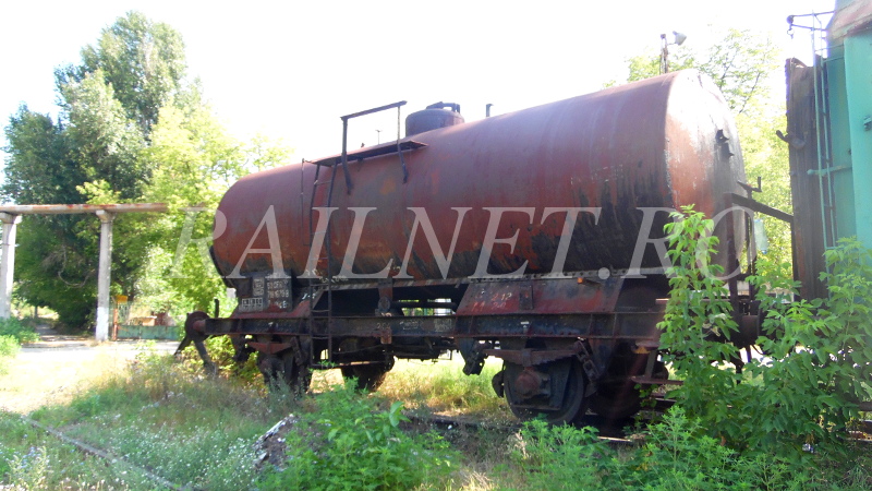 Undeva in spate, un batran Ks rugineste si el alaturi de celelalte vagoane....JPG (224.23 KiB) Vizualizat de 7454 ori Undeva in spate, un batran Ks rugineste si el alaturi de celelalte vagoane....JPG