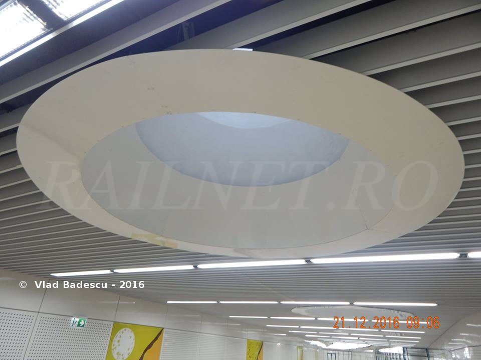 Detaliu luminator natural...calatorul va fi dirijat de lumina naturala catre accesul la metrou.jpg
