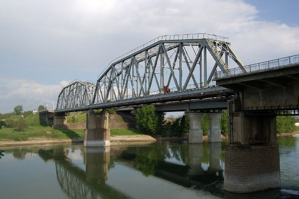 Podul feroviar peste Nistru de la Tighina.jpg