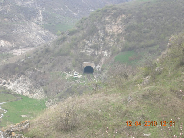 Singurul tunel de cale ferata din Basarabia si nordul Bucovinei-.jpg