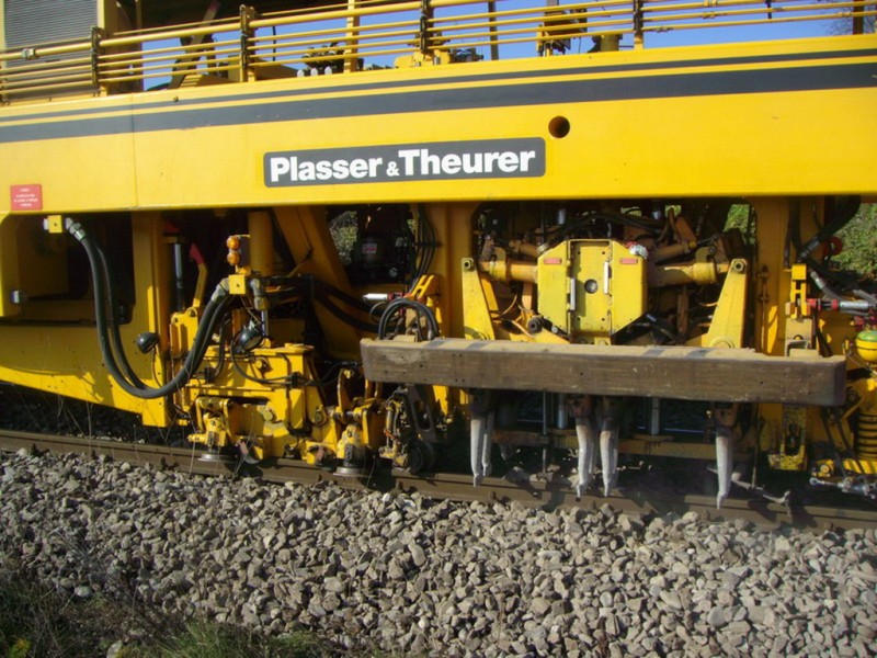 Plasser & Theurer 09-32 CSM (06).jpg