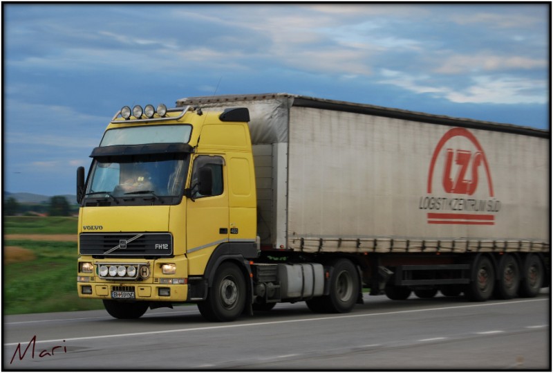 VOLVO FH12.jpg