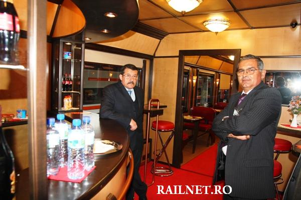 Oameni de afaceri impresionati de interioarele vagonului.jpg (55.73 KiB) Vizualizat de 4955 ori Oameni de afaceri impresionati de interioarele vagonului.jpg