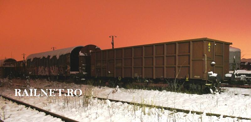 Eaos BDZ alaturi de un Rils (vedere de noapte).jpg