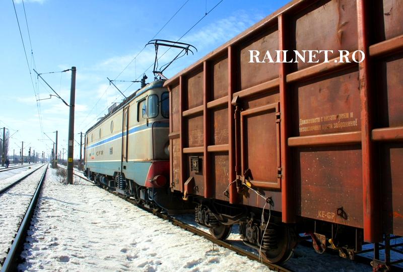 Convoi de Eaos-uri ale BDZ tractate de masina 40-0636-7 a CFR Marfa.jpg