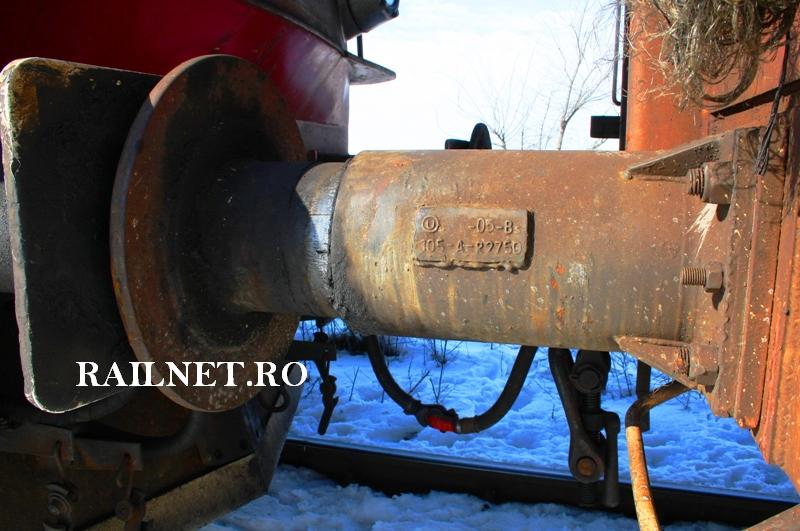 Detaliu aparat de ciocnire cu cursa de 105mm si amortizor cu elemente elastice din elastomeri.jpg