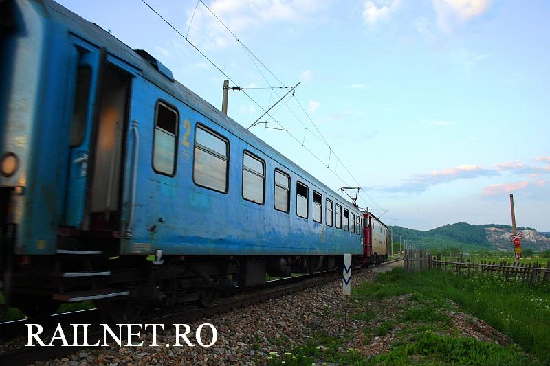 Masina 40-0546-8 cu vagonul P 5706 catre Suceava.jpg