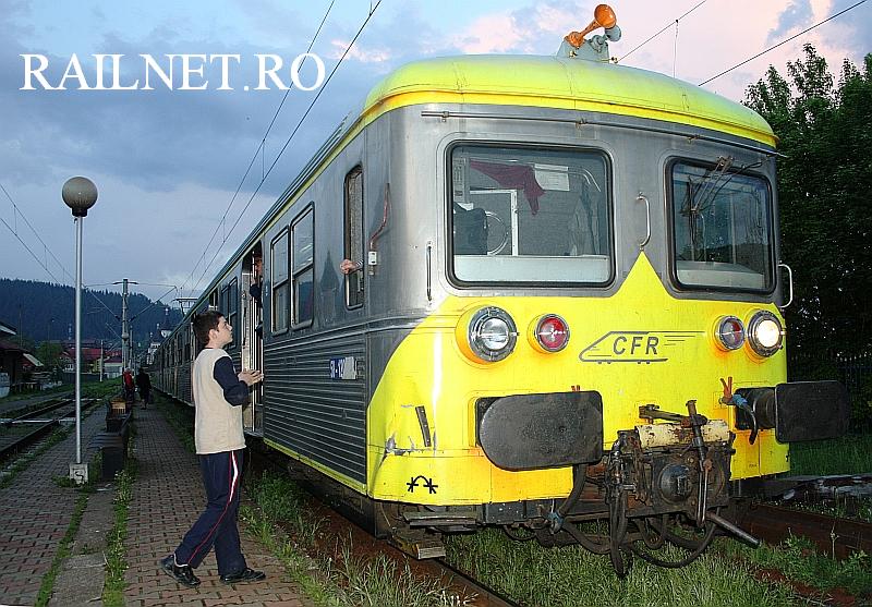 Sergiu saluta personalul trenului.jpg (121.18 KiB) Vizualizat de 24112 ori Sergiu saluta personalul trenului.jpg