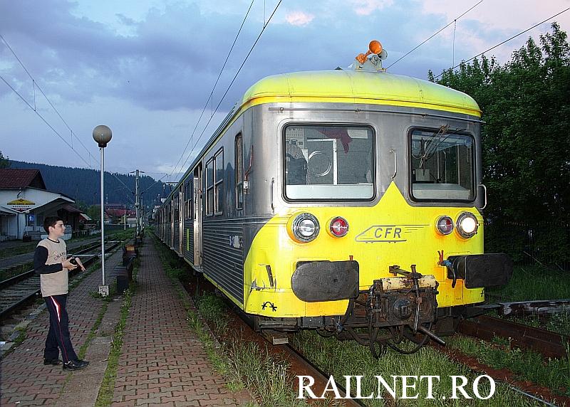 Trenul oprit la linia a treia a Garii.jpg (123.98 KiB) Vizualizat de 24127 ori Trenul oprit la linia a treia a Garii.jpg