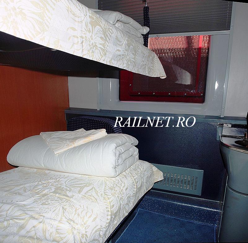 Fereastra si paturi in cabina de clasa 2a.jpg (128.03 KiB) Vizualizat de 8462 ori Fereastra si paturi in cabina de clasa 2a.jpg