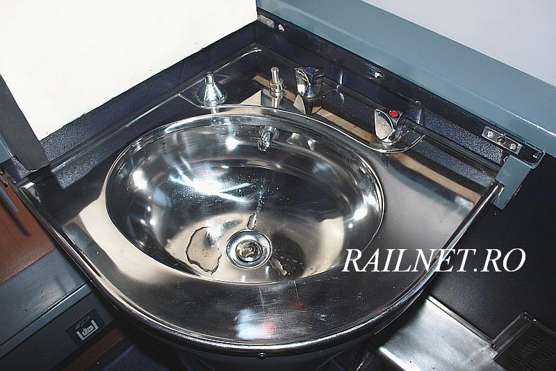 Detaliu chiuveta inox in compartiment.jpg (91.2 KiB) Vizualizat de 8476 ori Detaliu chiuveta inox in compartiment.jpg