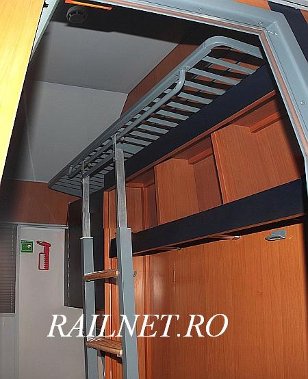 Partea de sus a cuierului si suportului de bagaje dintr-o cabina de clasa 2a.jpg (47.28 KiB) Vizualizat de 8470 ori Partea de sus a cuierului si suportului de bagaje dintr-o cabina de clasa 2a.jpg