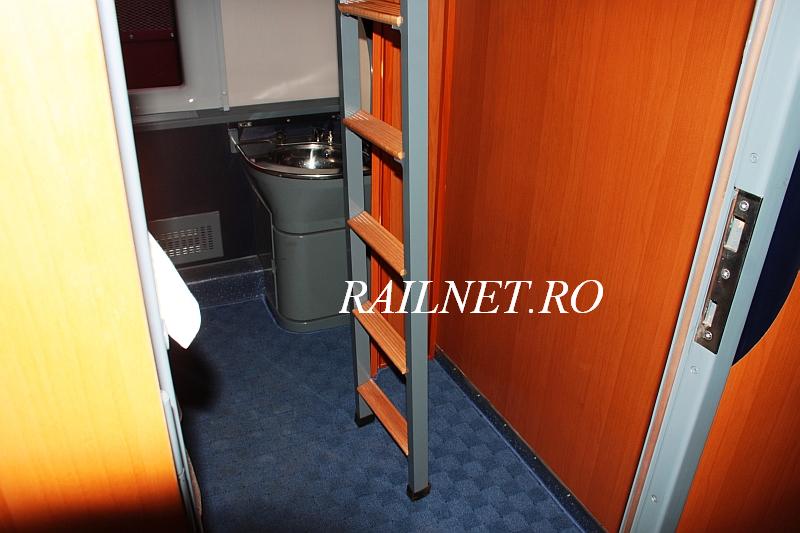 Scara pentru acces la paturile de la nivelurile superioare in cabina.jpg (63.42 KiB) Vizualizat de 8470 ori Scara pentru acces la paturile de la nivelurile superioare in cabina.jpg