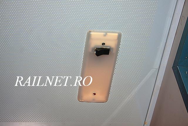 Comutator iluminare in tavanul cabinei deasupra ultimului pat.jpg (75.84 KiB) Vizualizat de 8476 ori Comutator iluminare in tavanul cabinei deasupra ultimului pat.jpg