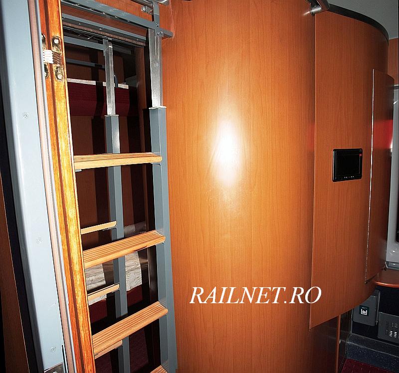 Peretele opus paturilor in cabina de clasa 1a (in stanga se observa peretele de intercomunicare cu cealalta cabina).jpg (101.63 KiB) Vizualizat de 8464 ori Peretele opus paturilor in cabina de clasa 1a (in stanga se observa peretele de intercomunicare cu cealalta cabina).jpg