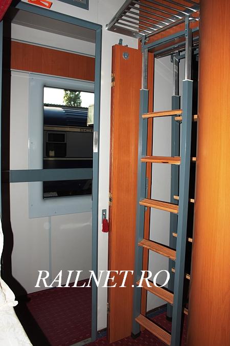 Scara ce acopera peretele pliant trecere in cealalta cabina de c.l1 ce poate deveni cl. 2a.jpg (56.37 KiB) Vizualizat de 8460 ori Scara ce acopera peretele pliant trecere in cealalta cabina de c.l1 ce poate deveni cl. 2a.jpg