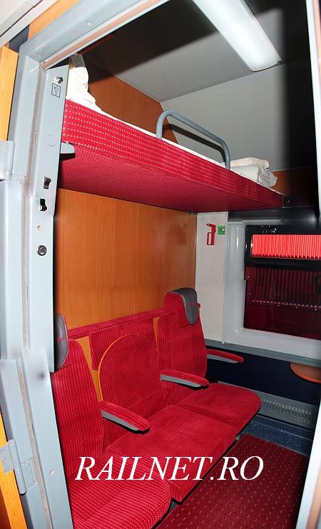 Patul de jos al cabinei de cl1 se transforma in fotolii confortabile pe timpul zilei.jpg (61.33 KiB) Vizualizat de 8458 ori Patul de jos al cabinei de cl1 se transforma in fotolii confortabile pe timpul zilei.jpg