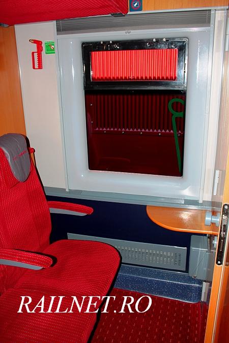 Fereastra cu geam rabatabil in cabina de cl. 1.jpg (63.45 KiB) Vizualizat de 8458 ori Fereastra cu geam rabatabil in cabina de cl. 1.jpg