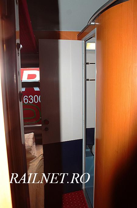 Catre dusul din cabina vecina.jpg (48.68 KiB) Vizualizat de 8458 ori Catre dusul din cabina vecina.jpg