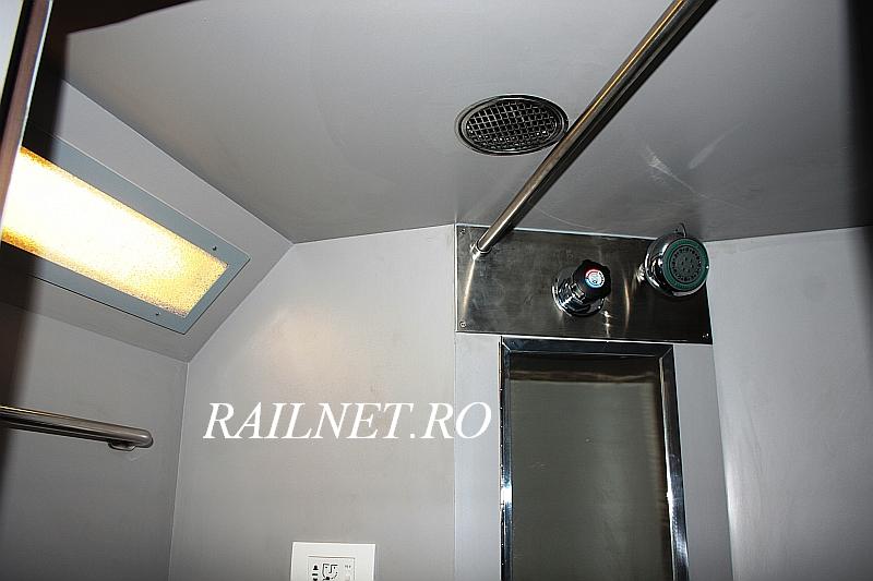 Partea superioara si tavanul cabinei de dus din cabina de Cl 1.jpg (55.05 KiB) Vizualizat de 8469 ori Partea superioara si tavanul cabinei de dus din cabina de Cl 1.jpg