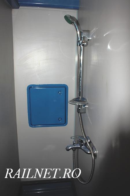 Baterie de dus si dispersor in cabina comuna de dus a vagonului.jpg (36.47 KiB) Vizualizat de 8458 ori Baterie de dus si dispersor in cabina comuna de dus a vagonului.jpg