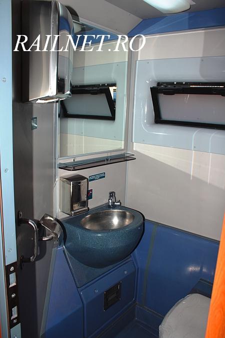 Interior al ultimei cabine WC dotata cu vas WC si chiuveta (8).jpg (49.17 KiB) Vizualizat de 8458 ori Interior al ultimei cabine WC dotata cu vas WC si chiuveta (8).jpg