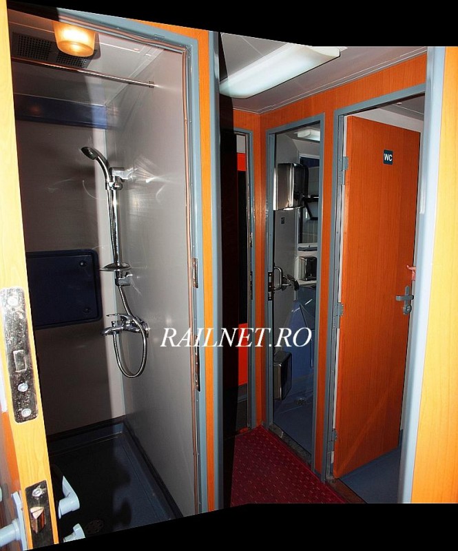 In stanga dusul comun si in dreapta cele doua WC-uri din capatul vagonului.jpg (119.21 KiB) Vizualizat de 8462 ori In stanga dusul comun si in dreapta cele doua WC-uri din capatul vagonului.jpg