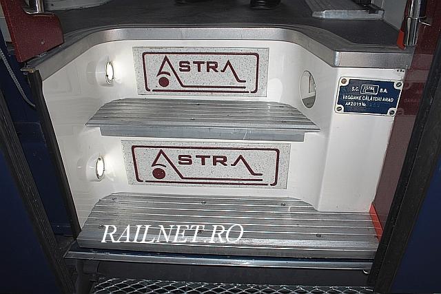 Detaliu trepte cu trapa rabatabila cu actionare electrica si iluminare spoturi.jpg (65.64 KiB) Vizualizat de 264878 ori Detaliu trepte cu trapa rabatabila cu actionare electrica si iluminare spoturi.jpg