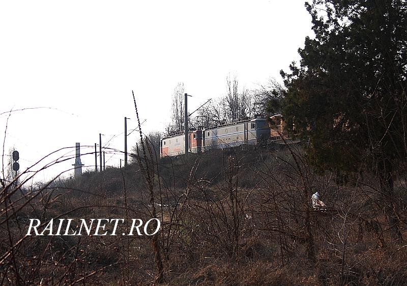 47-4020-1 si 40-0713-4 coboara panta catre statia Bucurestii Noi pentru a intra pe M900.jpg (108.64 KiB) Vizualizat de 15069 ori 47-4020-1 si 40-0713-4 coboara panta catre statia Bucurestii Noi pentru a intra pe M900.jpg