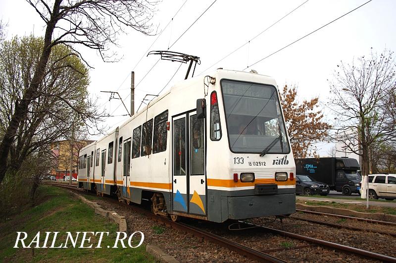 Tramvaiul 133 al Depoului Titan, fabricat Electroputere pe linia 36, Bucuresti, Lacul Tei.jpg (122.94 KiB) Vizualizat de 110688 ori Tramvaiul 133 al Depoului Titan, fabricat Electroputere pe linia 36, Bucuresti, Lacul Tei.jpg