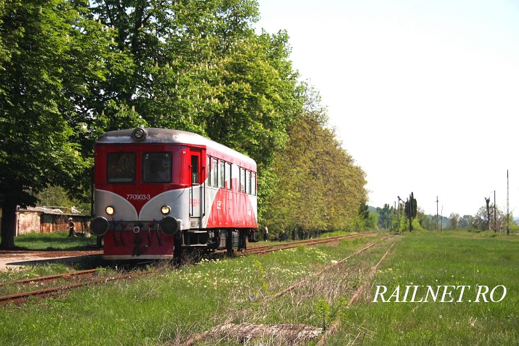 Trenul Regio 9534 se pierde catre Pitesti.jpg