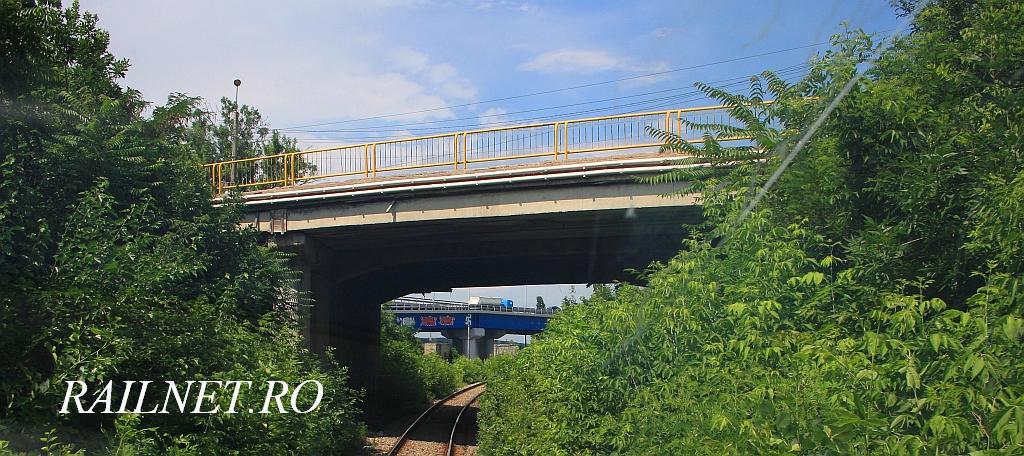 Podul rutier al DN7A ce supratraverseaza M700 la Chitila.jpg (138.14 KiB) Vizualizat de 9782 ori Podul rutier al DN7A ce supratraverseaza M700 la Chitila.jpg