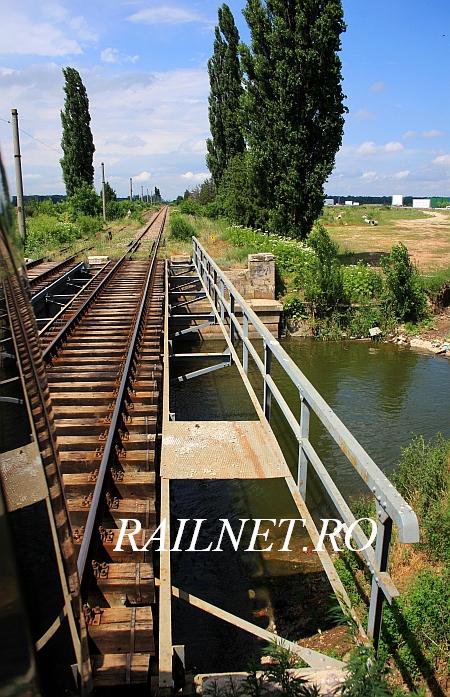 Podina trotuarului este descomplectata.jpg (101.09 KiB) Vizualizat de 9782 ori Podina trotuarului este descomplectata.jpg