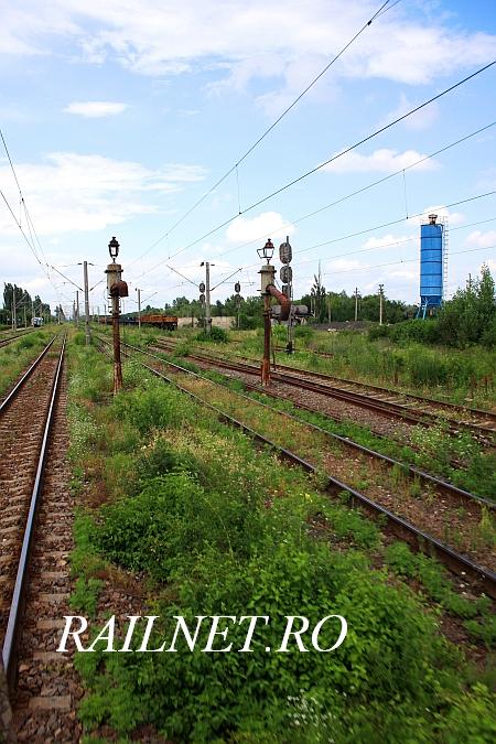 Doua batrane coloane hidraulice pentru alimentarea cu apa a locomotivelor cu aburi.jpg (84.65 KiB) Vizualizat de 9782 ori Doua batrane coloane hidraulice pentru alimentarea cu apa a locomotivelor cu aburi.jpg