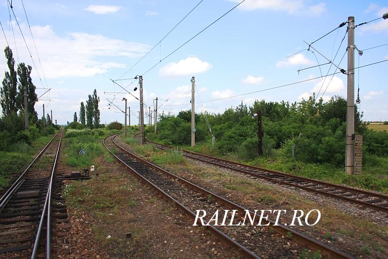 In dreapta linia dubla a centurii catre Otopeni cu catenara furata, iar in stanga M700 continua catre P.O. Aeroport.jpg (100.88 KiB) Vizualizat de 9782 ori In dreapta linia dubla a centurii catre Otopeni cu catenara furata, iar in stanga M700 continua catre P.O. Aeroport.jpg