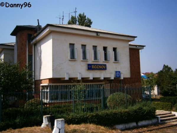 14.O parte din gara Roznov.jpg
