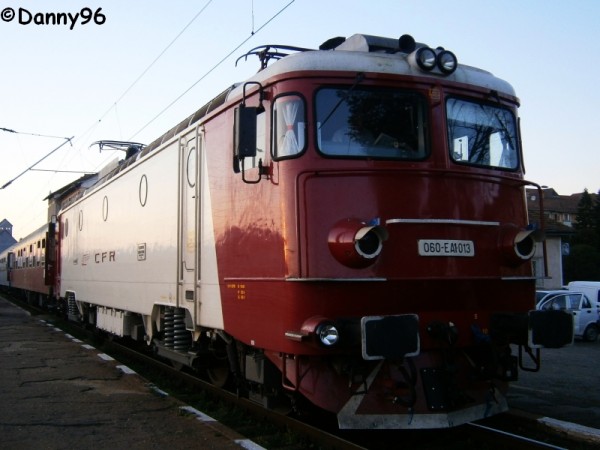 EA013 cu Regio Toplita - Brasov in M.Ciuc.jpg (306.69 KiB) Vizualizat de 7332 ori EA013 cu Regio Toplita - Brasov in M.Ciuc.jpg