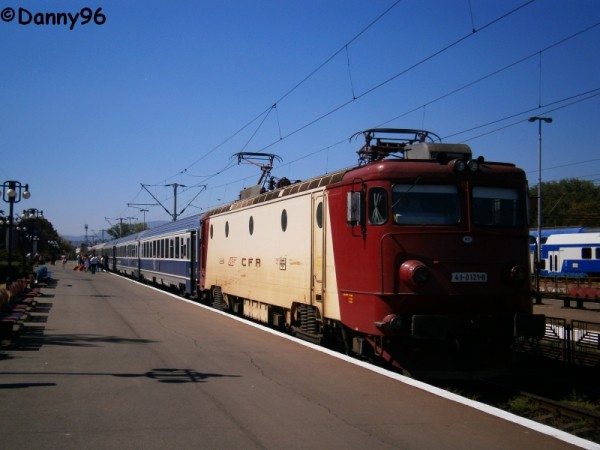 IR spre Bucuresti a garat la linia 1 in Brasov.jpg (338.54 KiB) Vizualizat de 7332 ori IR spre Bucuresti a garat la linia 1 in Brasov.jpg