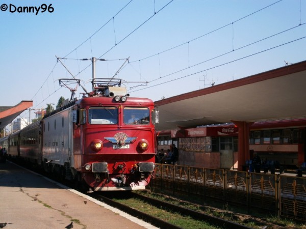 IC531 gareaza in Brasov in frunte cu EA747.jpg (367.11 KiB) Vizualizat de 7332 ori IC531 gareaza in Brasov in frunte cu EA747.jpg