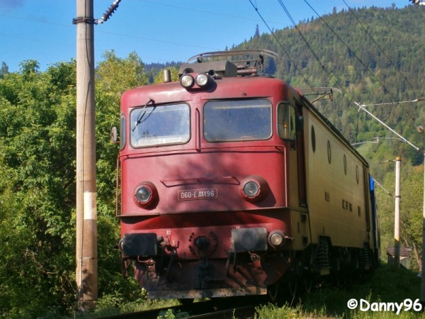 060-EA1-196 a depoului Galati cu R5214 intra in Ghimes.jpg
