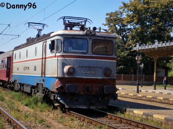 41-0646-4 a depoului Iasi cu R5602 intra in Suceava.jpg (458 KiB) Vizualizat de 9895 ori 41-0646-4 a depoului Iasi cu R5602 intra in Suceava.jpg