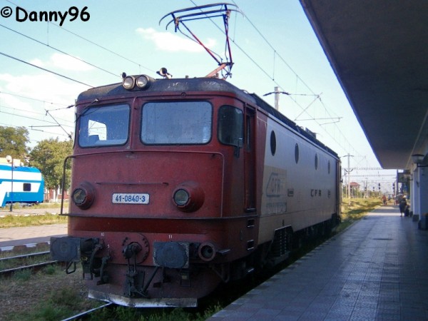 41-0840-3 a depoului Bucuresti Calatori izolata in Pascani.jpg (397.6 KiB) Vizualizat de 9939 ori 41-0840-3 a depoului Bucuresti Calatori izolata in Pascani.jpg