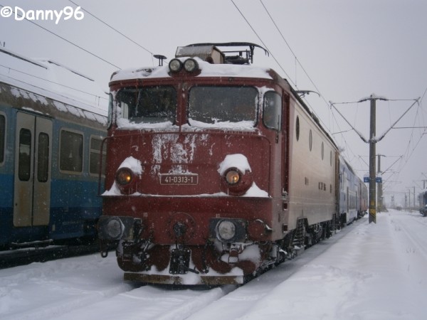 41-0313-1 a depoului Galati cu R5204 in Mc.Ciuc.jpg