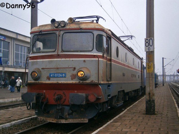 41-0724-9 a depoului Galati in Adjud cu R5112.jpg