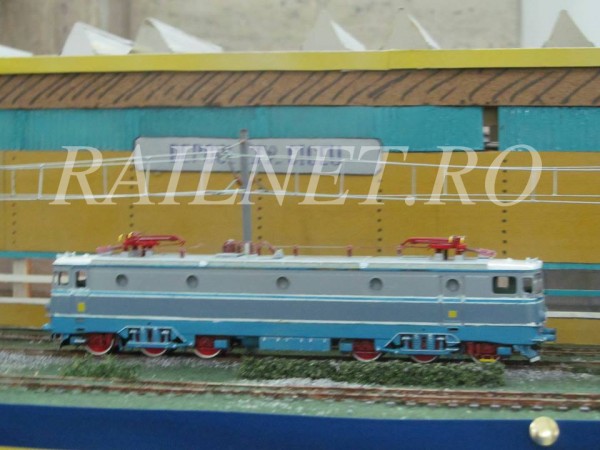 Un EA de serie "redecorat" cu ceva acuarele....jpg (361.12 KiB) Vizualizat de 56938 ori Un EA de serie "redecorat" cu ceva acuarele....jpg