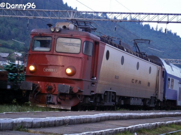 41-0313-1 a depoului Galati cu R5209 in Ghimes.jpg