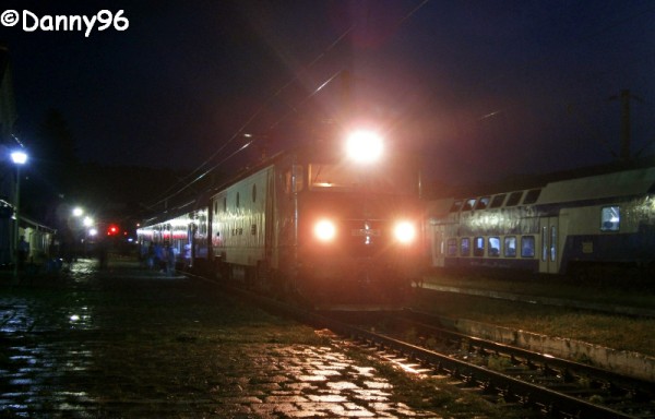 41-0731-4 a depoului Galati cu R5212 in Comanesti.jpg