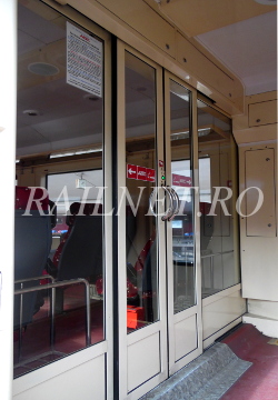 Usile de acces automate dintre hol si salon.JPG (77.62 KiB) Vizualizat de 12454 ori Usile de acces automate dintre hol si salon.JPG