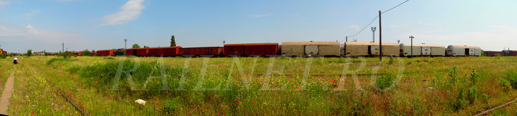 Vagoane tip Gbs si Ibbhs garate pe o linie indepartata.jpg (97.3 KiB) Vizualizat de 17223 ori Vagoane tip Gbs si Ibbhs garate pe o linie indepartata.jpg